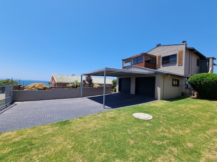 4 Bedroom Property for Sale in Wavecrest Eastern Cape